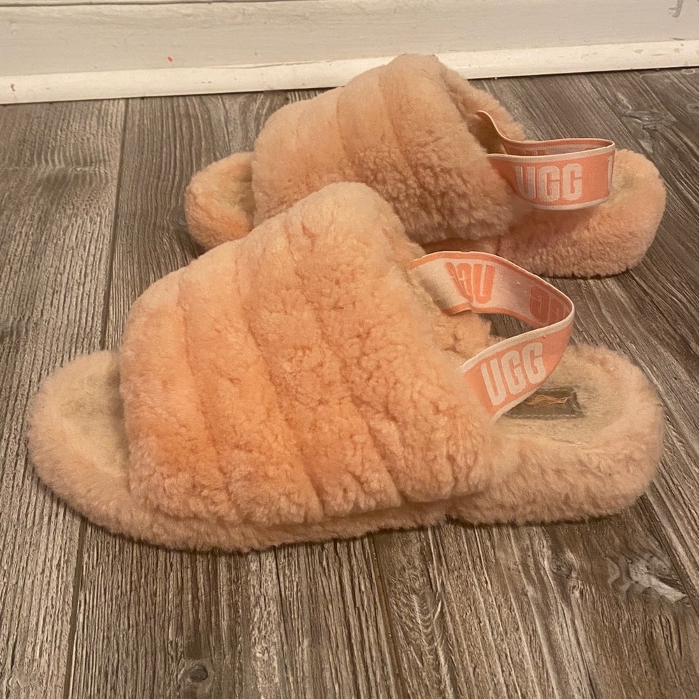 Ugg Fluff Yeah sandals pink size 9